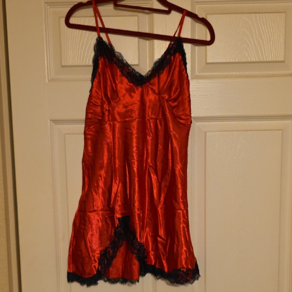 NEW Elegant Red Satin Lace-Trimmed Chemise